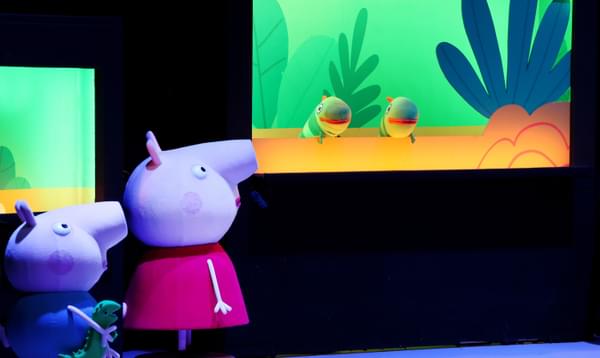 Peppa and George pig are looking at the fishes in the aquarium.