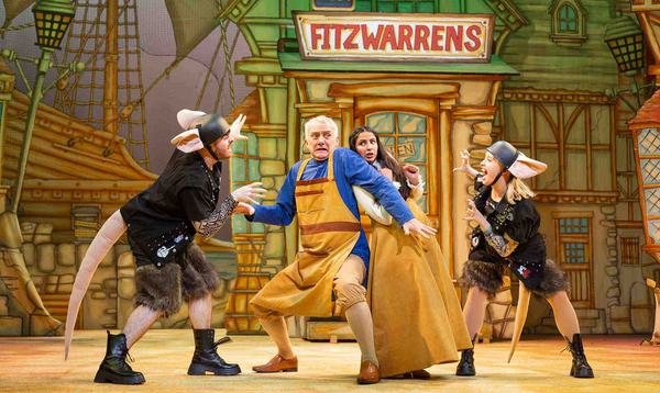 Jemima Dawes as Sniff and Alfie Simmons as Scratch are cornering Tony Timberlake as Alderman Fitzwarren and Aryana Ramkhalawon as Alice Fitzwarren who are stood together in the centre terrified.